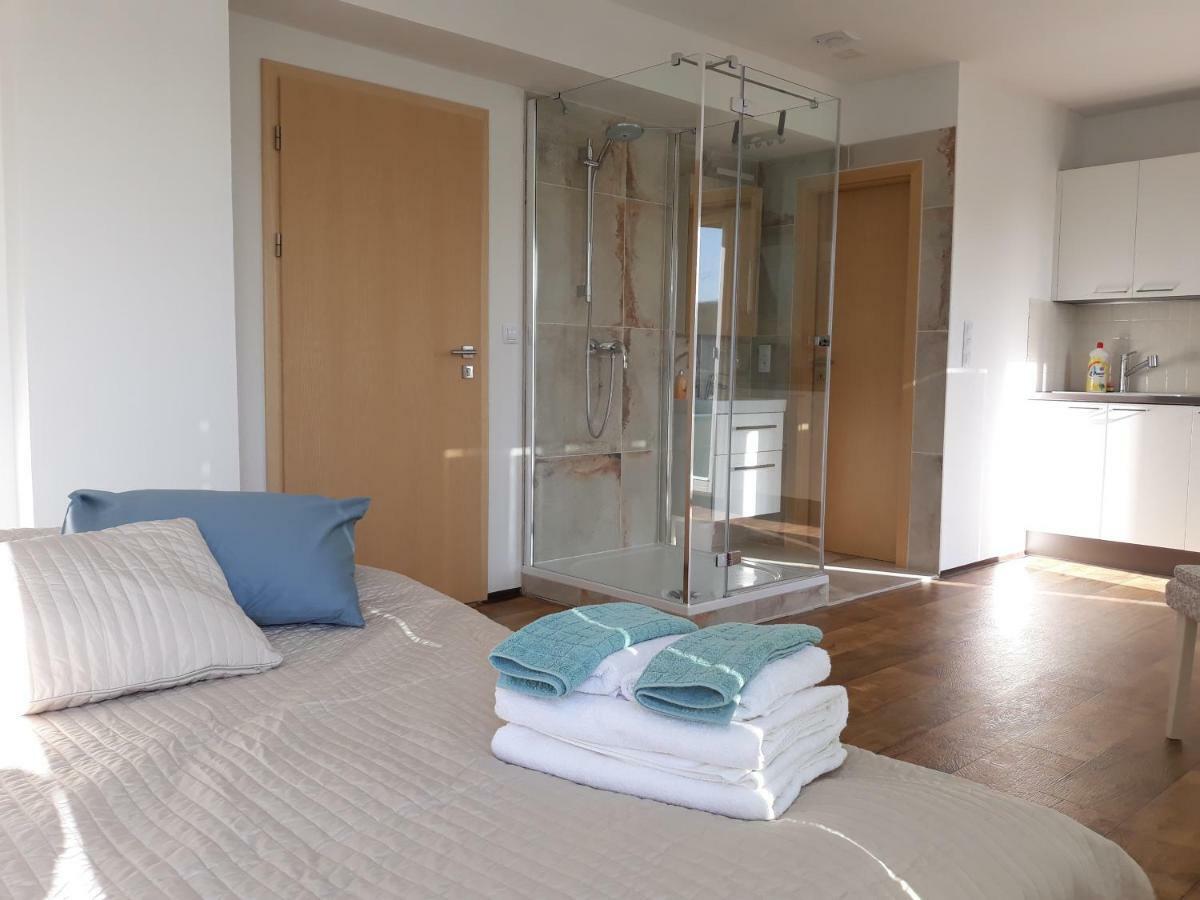 Cool Studio Lägenhet Prag Exteriör bild