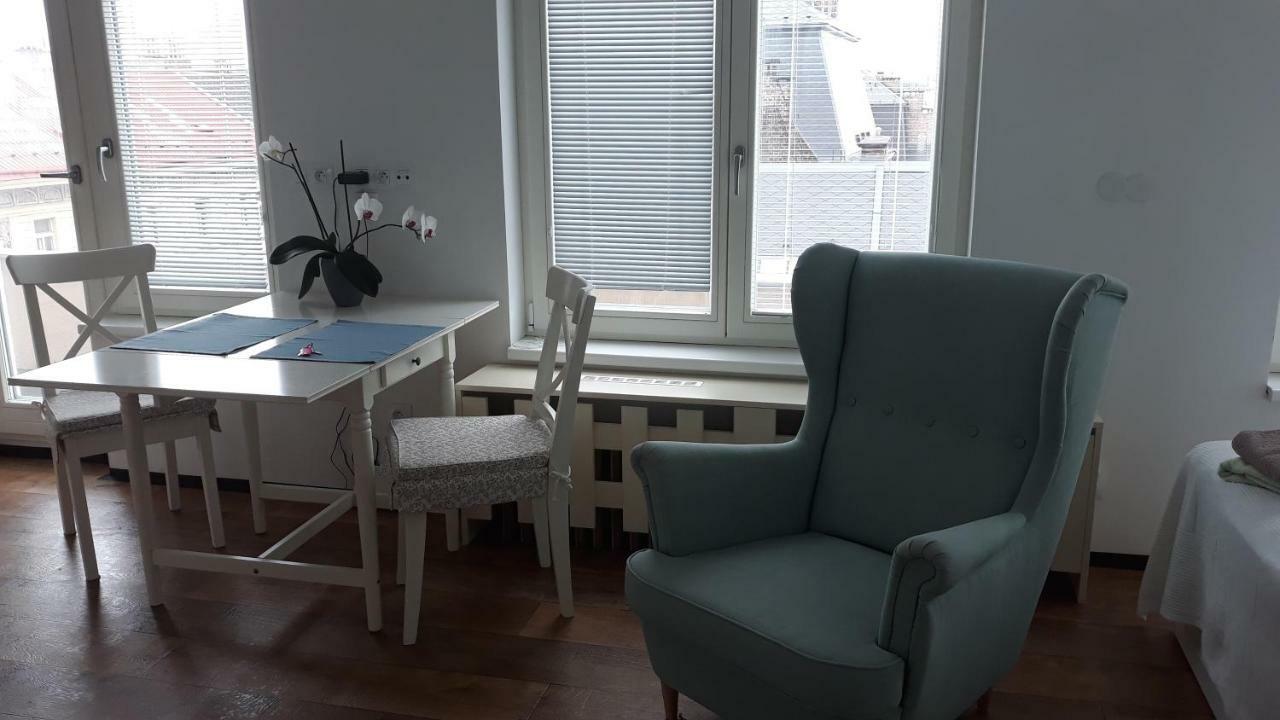 Cool Studio Lägenhet Prag Exteriör bild